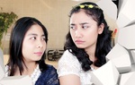 Chị em họ đang thân thiết bỗng như người xa lạ