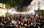 Hà Nội: "Biển người" ra đường, hân hoan chào đón năm mới