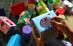 Nhiều phụ huynh châu Á bối rối trong việc dạy con cách quản lý tiền