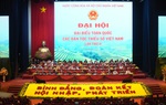 Dưới lá cờ vẻ vang của Đảng, các dân tộc đoàn kết,  giúp đỡ nhau cùng phát triển với đất nước