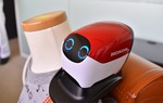 Hãng Honda chế tạo robot giúp trẻ em tránh tai nạn trên đường
