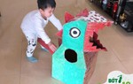 Mẹ Hà Nội tận dụng bìa các tông làm khủng long to bự, con trai thích thú chạy khắp nhà