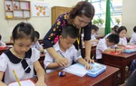 Nên hay không nên cho con học thêm trước khi vào lớp 1: Phụ huynh người đồng tình, người phản đối: "Bắt con học sớm thì tội lắm"
