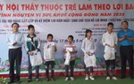 200 trẻ em nghèo và người khuyết tật được chăm sóc trong ngày hội “Thầy thuốc trẻ làm theo lời Bác”