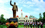 Người dân TPHCM dâng trào cảm xúc mừng sinh nhật Bác