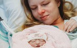 70 phút làm mẹ hạnh phúc và cay đắng của mẹ 9X quyết sinh con "không não"
