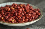 Làm lạc rang đừng chỉ thêm muối, cho 1 thìa nguyên liệu này lạc thơm ngon, giòn hơn nhiều