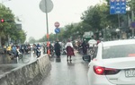Mưa lớn bất ngờ ở TPHCM, 1 người bị tai nạn giao thông tử vong 