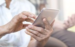 Tòa án buộc bà ngoại phải gỡ ảnh cháu trên facebook vì chưa xin phép 