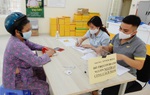 Chủ tịch Hà Nội yêu cầu không được ép dân ký đơn từ chối nhận hỗ trợ do dịch Covid-19