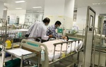 Cây phượng đổ trong sân trường: Một số học sinh trong tình trạng nặng