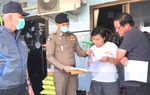 Người phụ nữ ép “con trai” uống thuốc tẩy để quyên tiền trên mạng