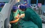 Cây phượng đổ trong trường: 2 học sinh bị nặng đã hồi tỉnh, uống được sữa