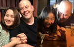 Vợ cũ MC Thành Trung khoe bạn trai Tây tâm lý, chăm con riêng của bạn gái như con ruột 