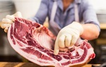 Giá thịt lợn tăng cao, hãy thuộc lòng 4 điểm sau để nhận biết rõ thịt lợn sạch và thịt lợn nuôi công nghiệp