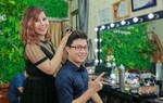 Cô gái nghèo trở thành "phù thủy" make up, được nhiều sao "chọn mặt gửi vàng" 