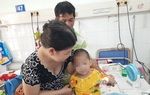 Điều kỳ diệu đã đến vớ bé trai bị nhồi máu não nguy kịch gia đình xin đưa về nhà