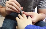 Chồng nhà người ta: "Làm nail"cho vợ và những câu chuyện siêu dễ thương khi 2 người cách biệt tuổi tác về chung 1 nhà