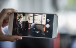 Viện cớ bị nhạy cảm thị giác nên đề nghị để đèn sáng khi quan hệ tình dục, gã trai bị bạn gái phát hiện hành vi đồi bại trong phòng