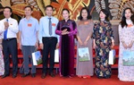 Chủ tịch Quốc hội gặp mặt những người làm báo tiêu biểu