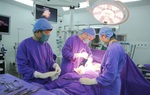 Người phụ nữ 60 tuổi thấy bụng to bất thường, đi khám được phát hiện có khối u khủng