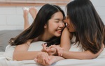 Xin tinh trùng bạn thân, cặp đồng tính nữ tự thụ thai, 2 con sinh ra gây ngỡ ngàng