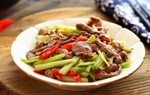 Xào thịt bò, thêm 2 nguyên liệu này thịt mềm, ngon khiến ai cũng muốn ăn nhiều