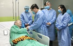 Phi công người Anh mắc Covid-19 nở nụ cười và nói lời cảm ơn