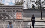 Phát hiện bức tường Hàn Quốc "thần thánh" trong lòng Hà Nội