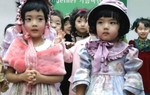 Giáo viên mầm non khuyến cáo: 3 kiểu quần áo mẹ đừng mặc cho bé khi đi học