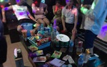 Hai chị em ruột cùng nhóm nam nữ thuê phòng khách sạn mở “tiệc” ma túy