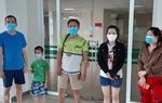 Bé 6 tuổi cùng 4 người nhiễm Covid-19 xuất viện