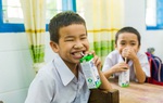 Thêm nhiều niềm vui đến lớp cho trẻ với giờ uống sữa học đường