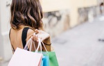 Shopping bằng thẻ của chồng, vợ "nổi cơn tam bành" khi biết mật khẩu
