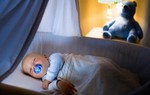 Chăm trẻ sơ sinh mà bật đèn ngủ cả đêm: Những tác hại không ngờ
