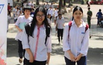Thi vào 10 Hà Nội: Nữ sinh rơm rớm nước mắt vì không làm hết bài môn Toán