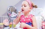 Trẻ nhỏ hay sử dụng mỹ phẩm có thể dậy thì sớm