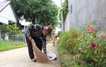 Tự nguyện trồng hoa, dọn đường góp phần xây dựng nông thôn mới