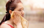 Đi nắng bị đau đầu cần phải làm gì? Có phòng tránh được không?