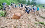 Các cấp Hội LHPN Hà Giang kịp thời hỗ trợ, thăm hỏi động viên gia đình thiệt hại do mưa lũ