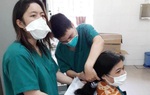 Đà Nẵng: Các nữ bác sĩ cắt tóc ngắn để lên tuyến đầu chống dịch