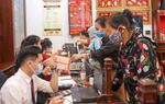 Tiếc vì không kịp bán khi giá vàng vượt mốc 62 triệu đồng/lượng