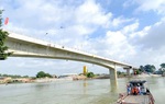 Xác định danh tính người phụ nữ để lại thư tuyệt mệnh rồi nhảy cầu Mây tự tử