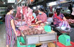 Hình ảnh người Đà Nẵng ngày đầu tiên áp dụng Thẻ vào chợ