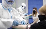 Bộ Y tế đã đăng ký mua vaccine phòng Covid-19 của Nga và Anh