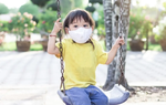 Giúp con chơi an toàn tại sân chơi công cộng trong mùa dịch