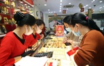 Giá vàng thế giới lại tăng, thị trường trong nước có còn "lệch sóng"?