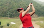 Nữ huấn luyện viên thổi tình yêu golf vào thế hệ nhí
