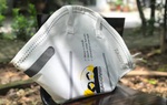 Lấy cảm hứng từ chiếc khẩu trang thiết kế túi xách, lan tỏa thông điệp chống dịch 