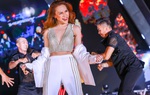 Ngấp nghé 40, Mỹ Tâm khoe eo thon khi diện crop top